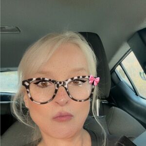 Meet your Posher, Sylvia